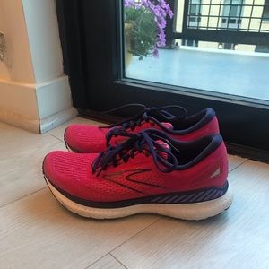 Brooks size 7 running shoes